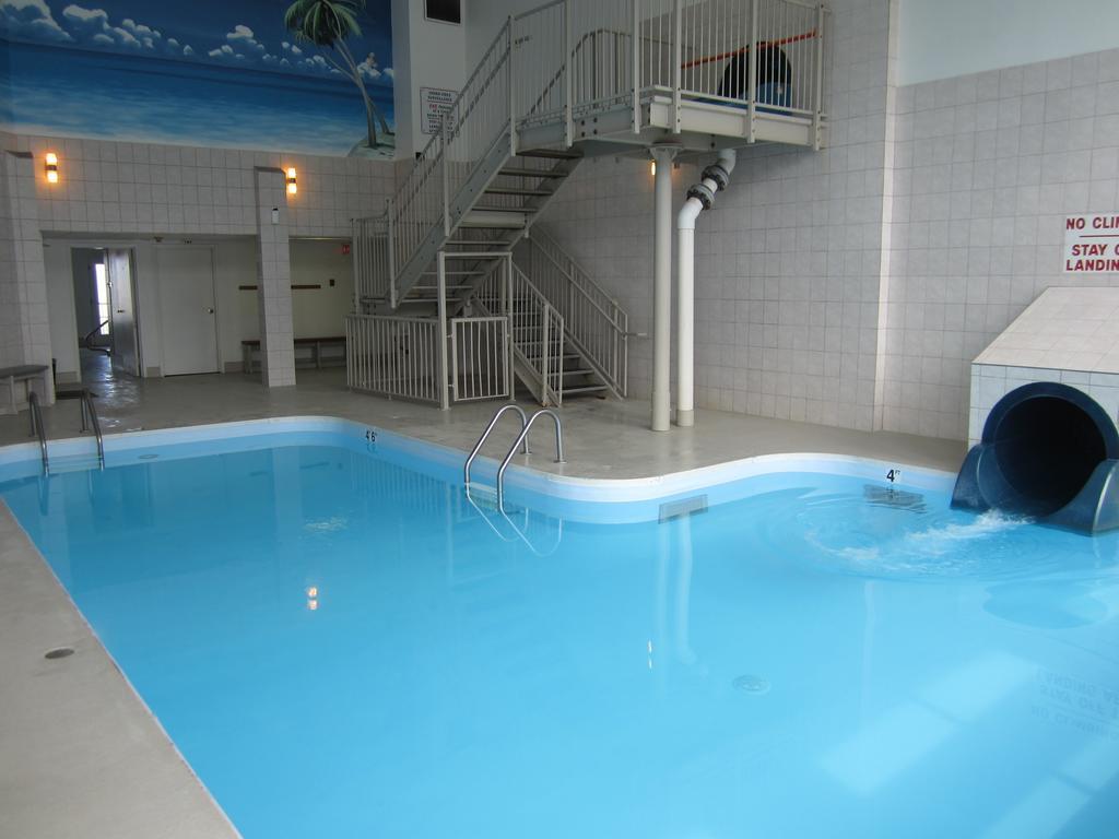 Maverick Motor Inn And Waterslide Kamloops Exteriör bild